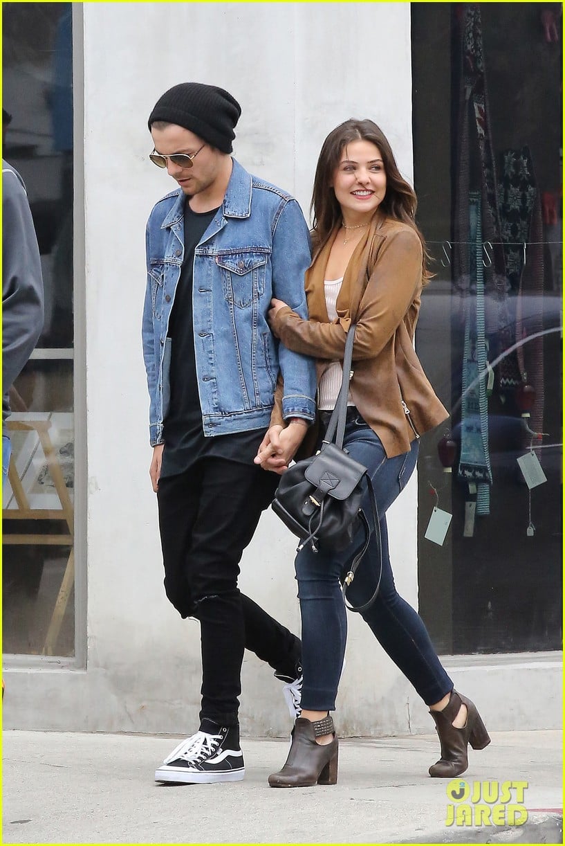 Danielle Campbell Can T Stop Smiling While Out Shopping With Louis Tomlinson Photo 969768 Danielle Campbell Louis Tomlinson Pictures Just Jared Jr