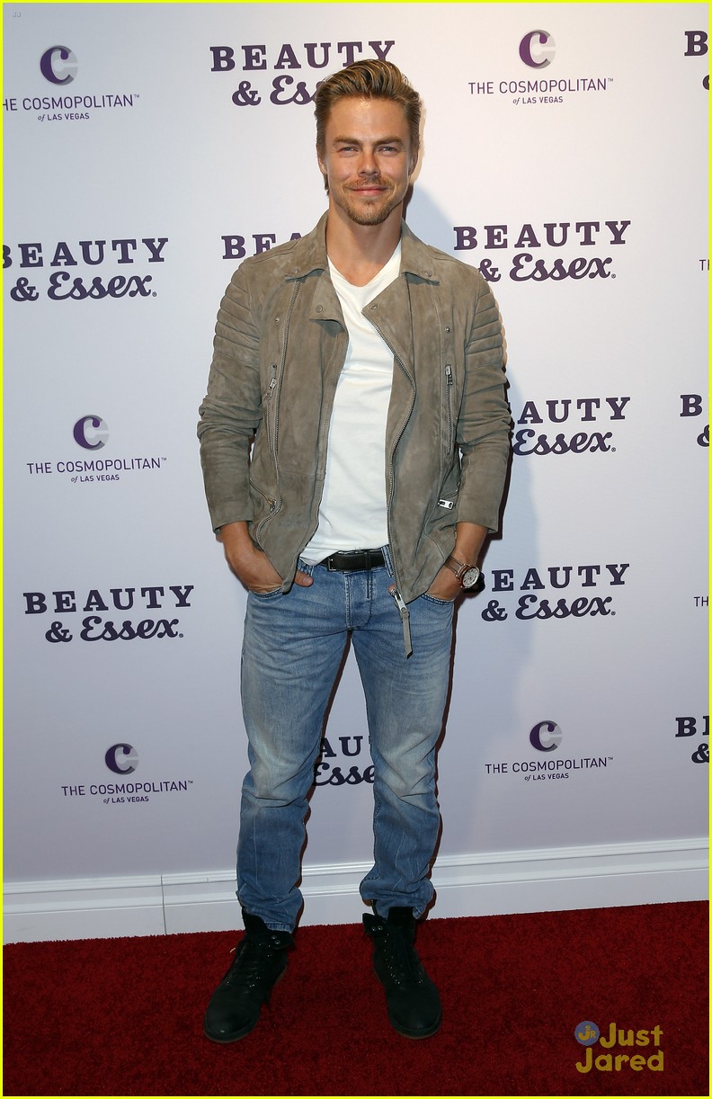 Derek Hough Wears Birthday Cake On His Head | Photo 971097 - Photo ...