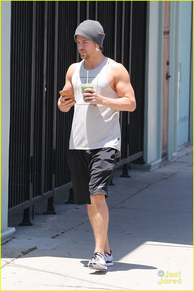 Derek Hough Has A Workout Slogan We All Should Live By 