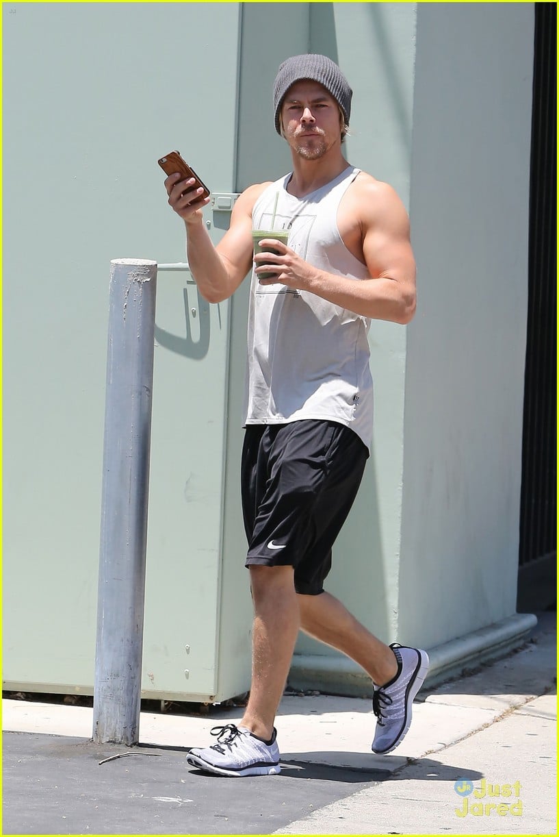 Derek Hough Has A Workout Slogan We All Should Live By | Photo 977405 ...