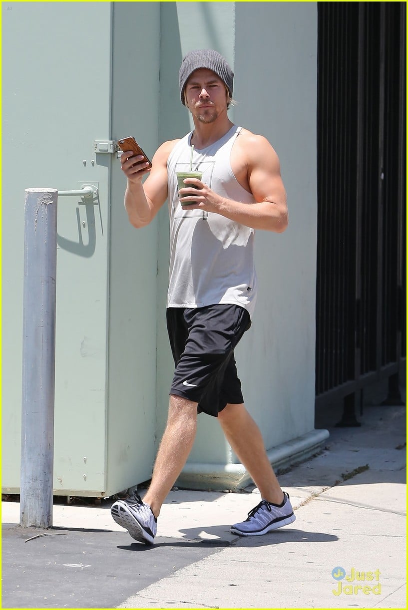 Derek Hough Has A Workout Slogan We All Should Live By | Photo 977408 ...