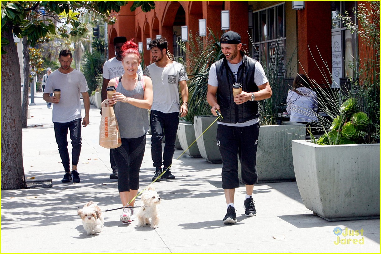 Full Sized Photo of sharna tony witney lindsay sasha dwts troupe lunch