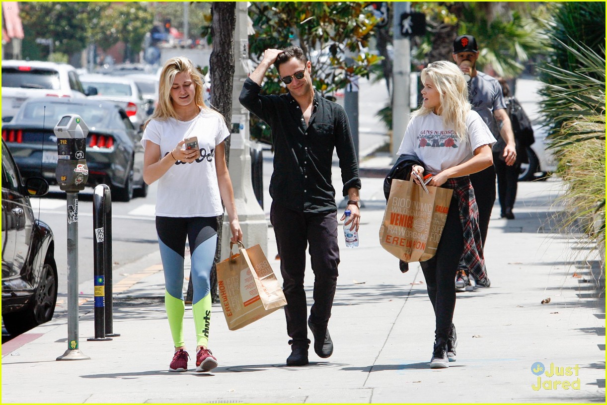 Full Sized Photo of sharna tony witney lindsay sasha dwts troupe lunch