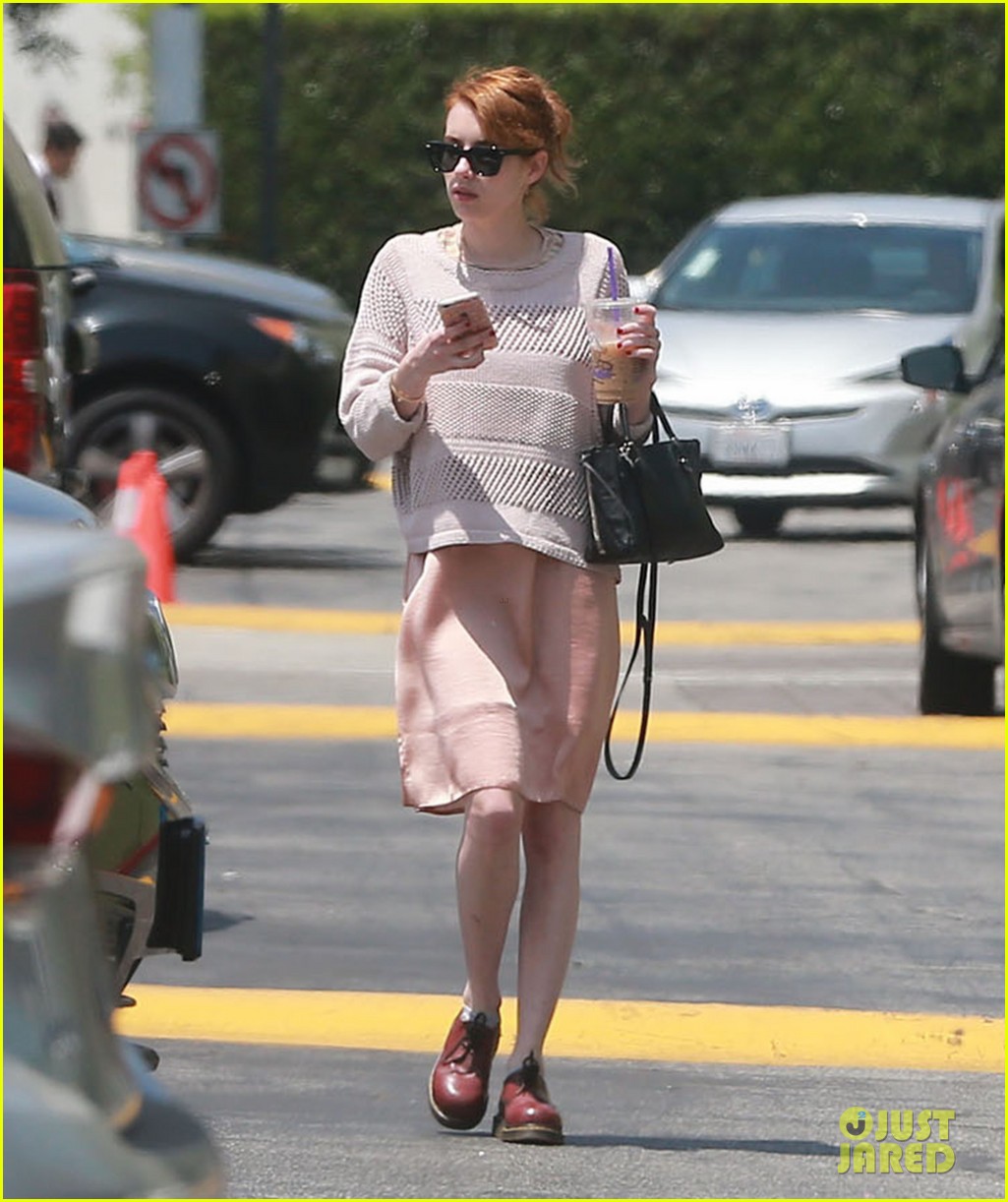 Full Sized Photo of emma roberts errands la glen powell return 04