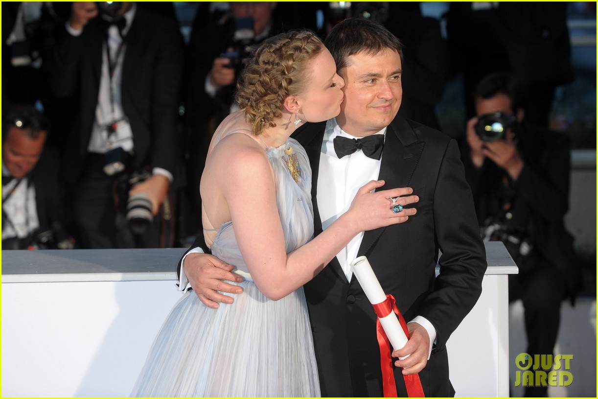 erin moriarty maria victoria dragus 2016 cannes closing 02