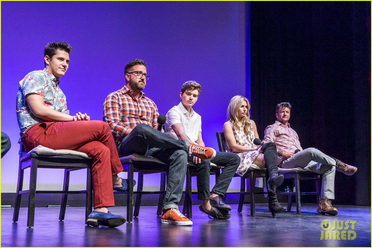 Rita Volk & 'Faking It' Co-Stars Attend LGBT Center Screening | Photo ...