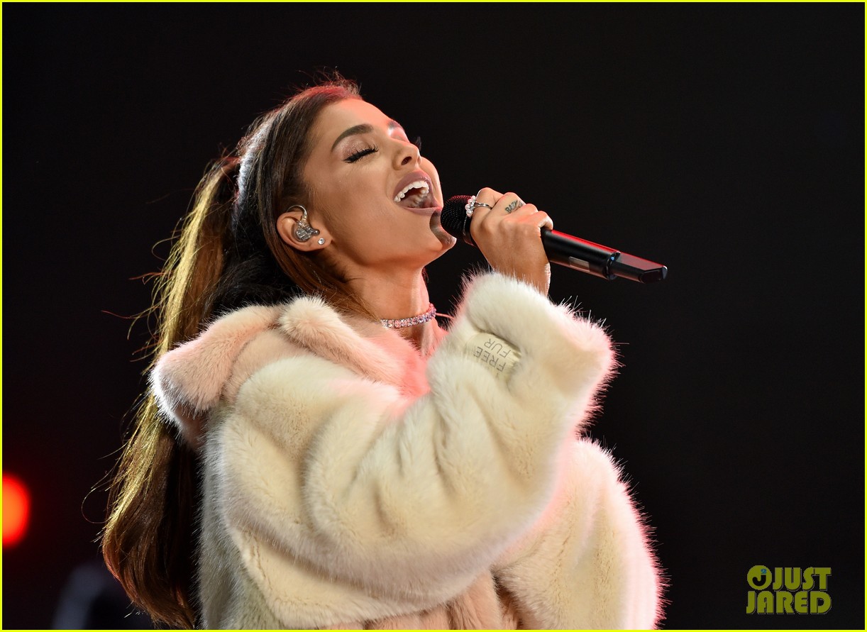 Ariana Grande Puts on Glam Show at Wango Tango 2016 | Photo 970742 ...