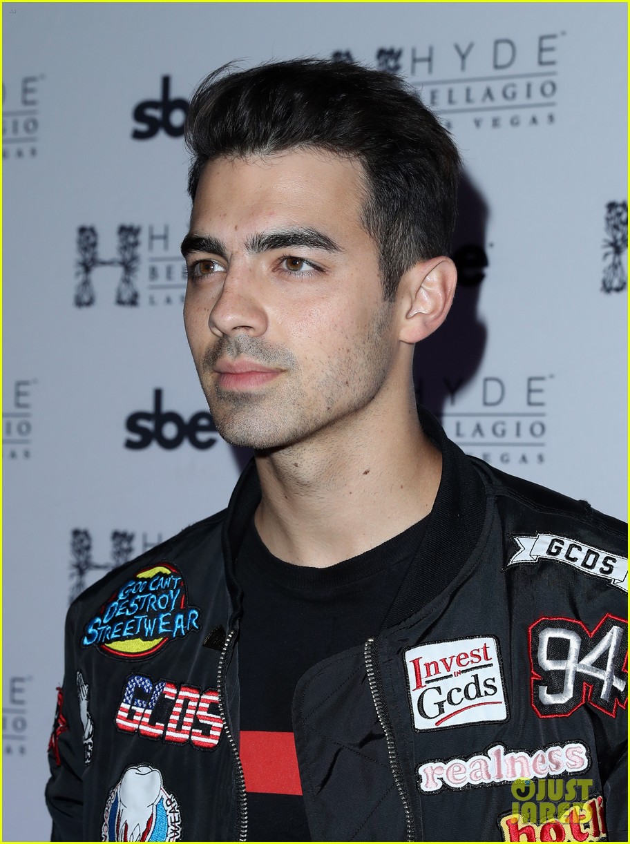 Ashley Graham Calls Joe Jonas A 'Cutie Patootie' Photo 977256 Photo Gallery Just Jared Jr.