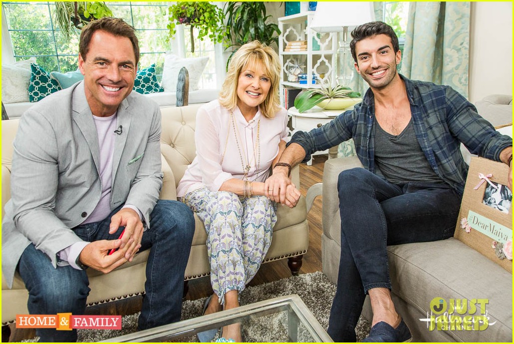 Full Sized Photo of justin baldoni jane the virgin home family 01(01)