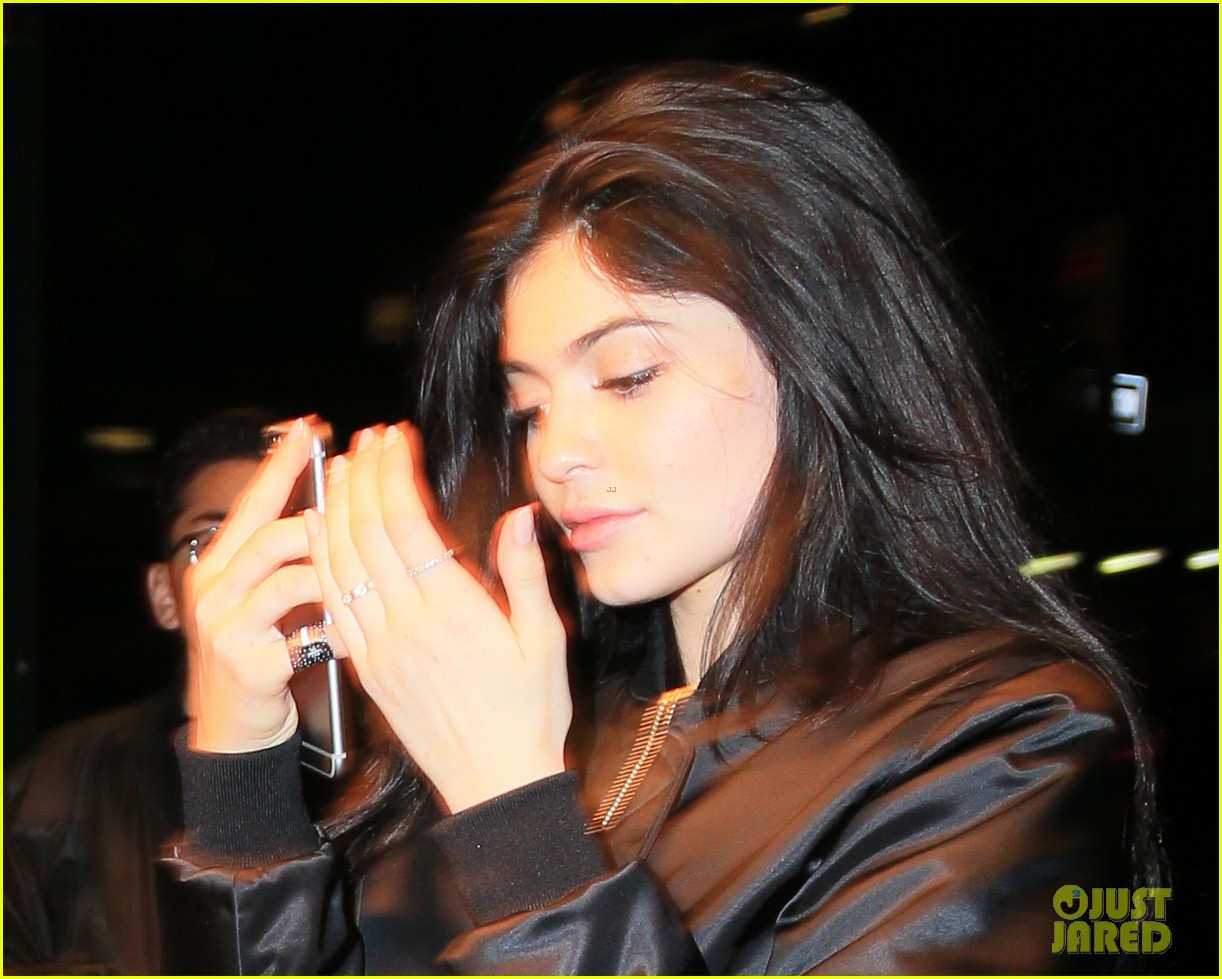 Kylie Jenner Inks Up Her Finger In Nyc Photo 964067 Photo Gallery Just Jared Jr 8707