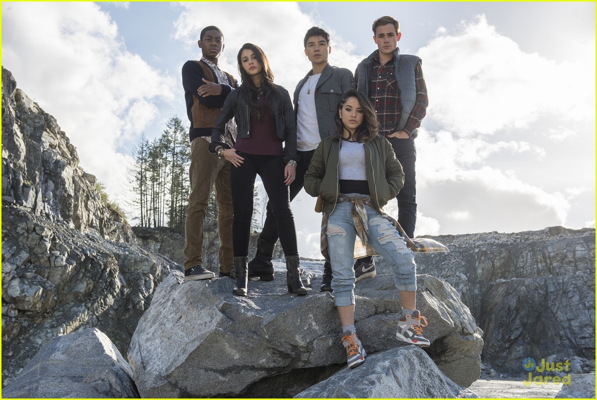 power rangers reveal new suits for movie 03