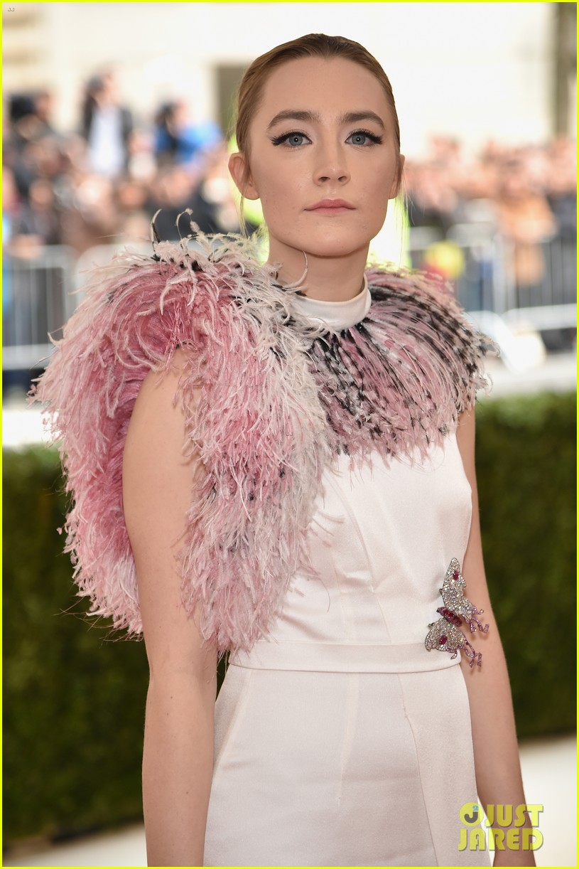 Full Sized Photo of saoirse ronan 2016 met gala 02 Saoirse Ronan