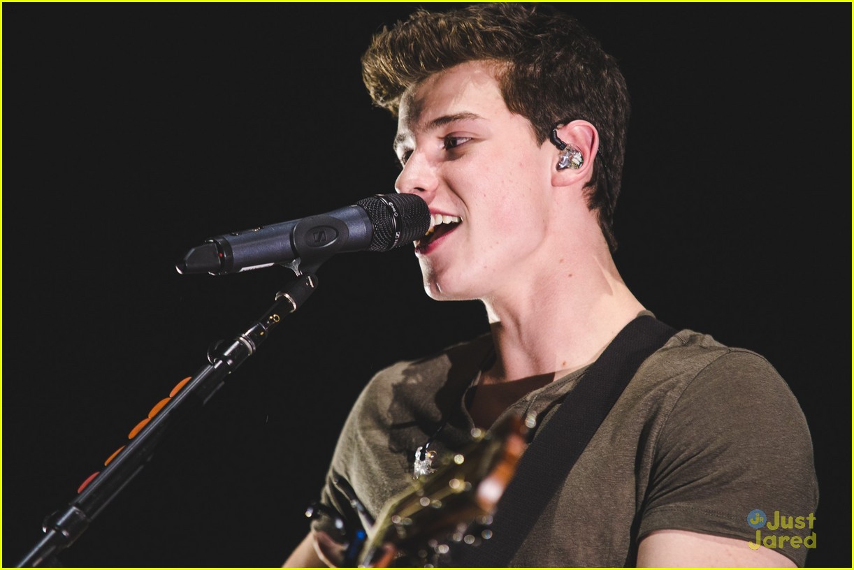 Shawn Mendes' Mom Freaks Out When He Mentions Moving Out | Photo 966634 ...