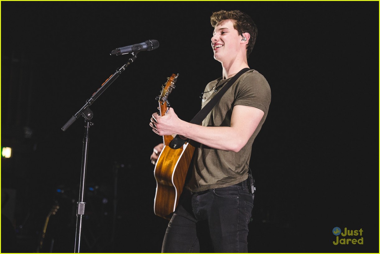 Full Sized Photo of shawn mendes moving out apollo night two london 13