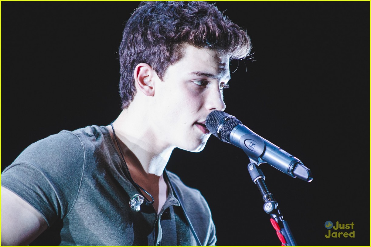 Shawn Mendes' Mom Freaks Out When He Mentions Moving Out Photo 966658