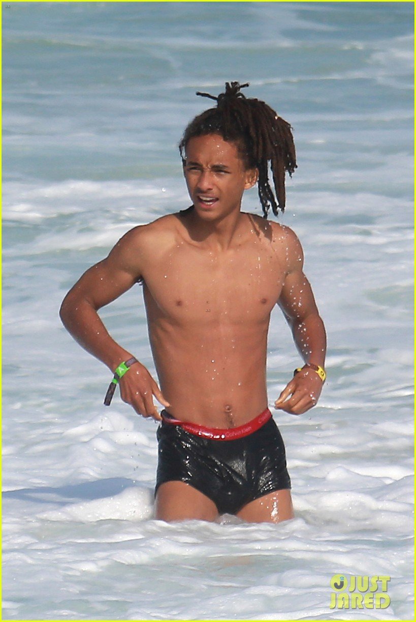 jaden smith wears just his calvins for a dip at the beach 02