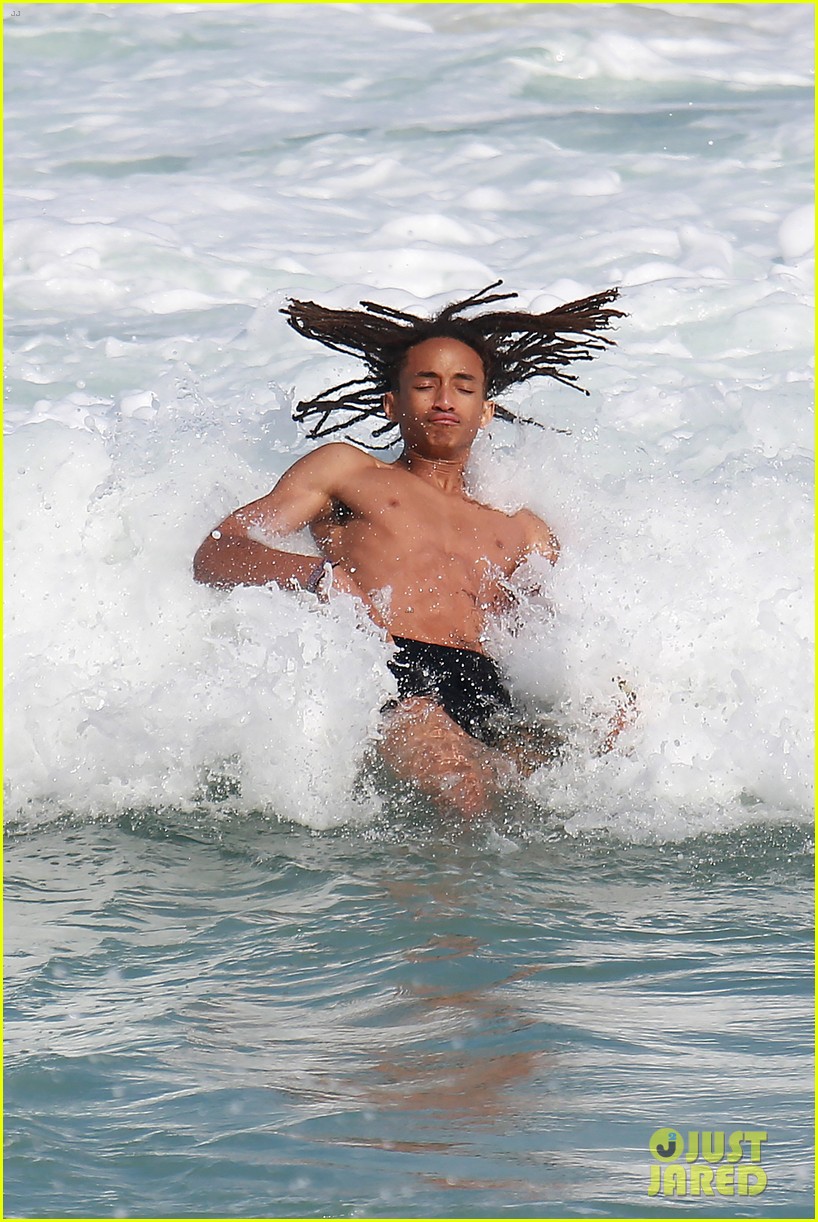 jaden smith wears just his calvins for a dip at the beach 04