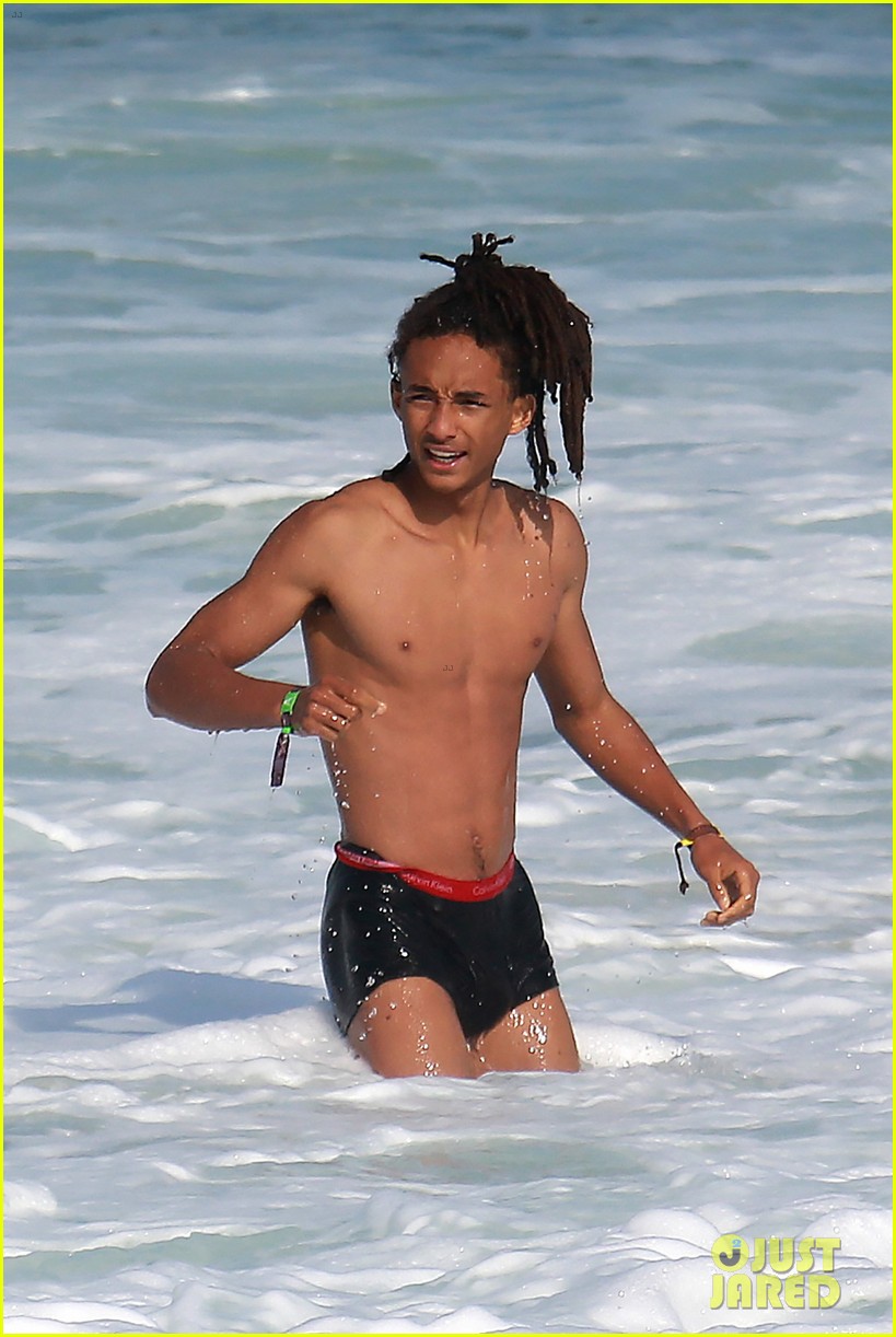 jaden smith wears just his calvins for a dip at the beach 09