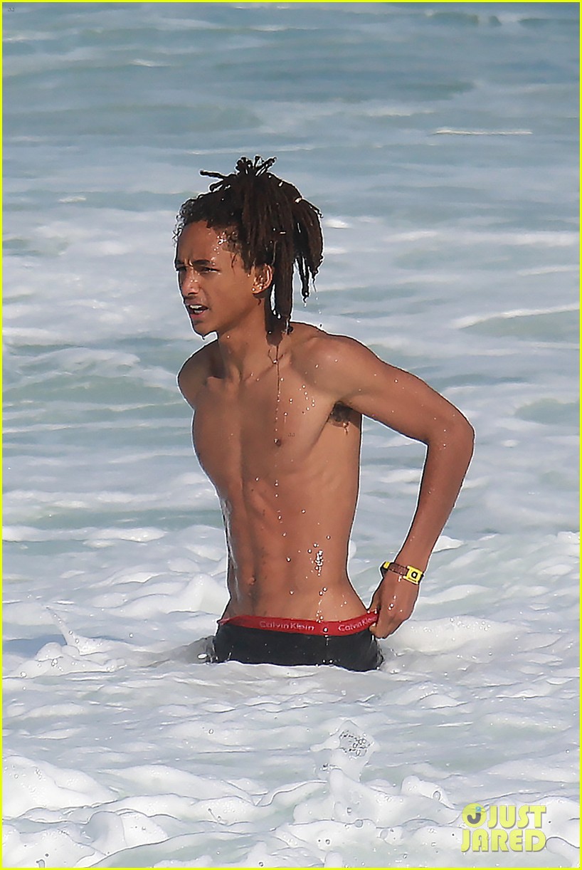 jaden smith wears just his calvins for a dip at the beach 10