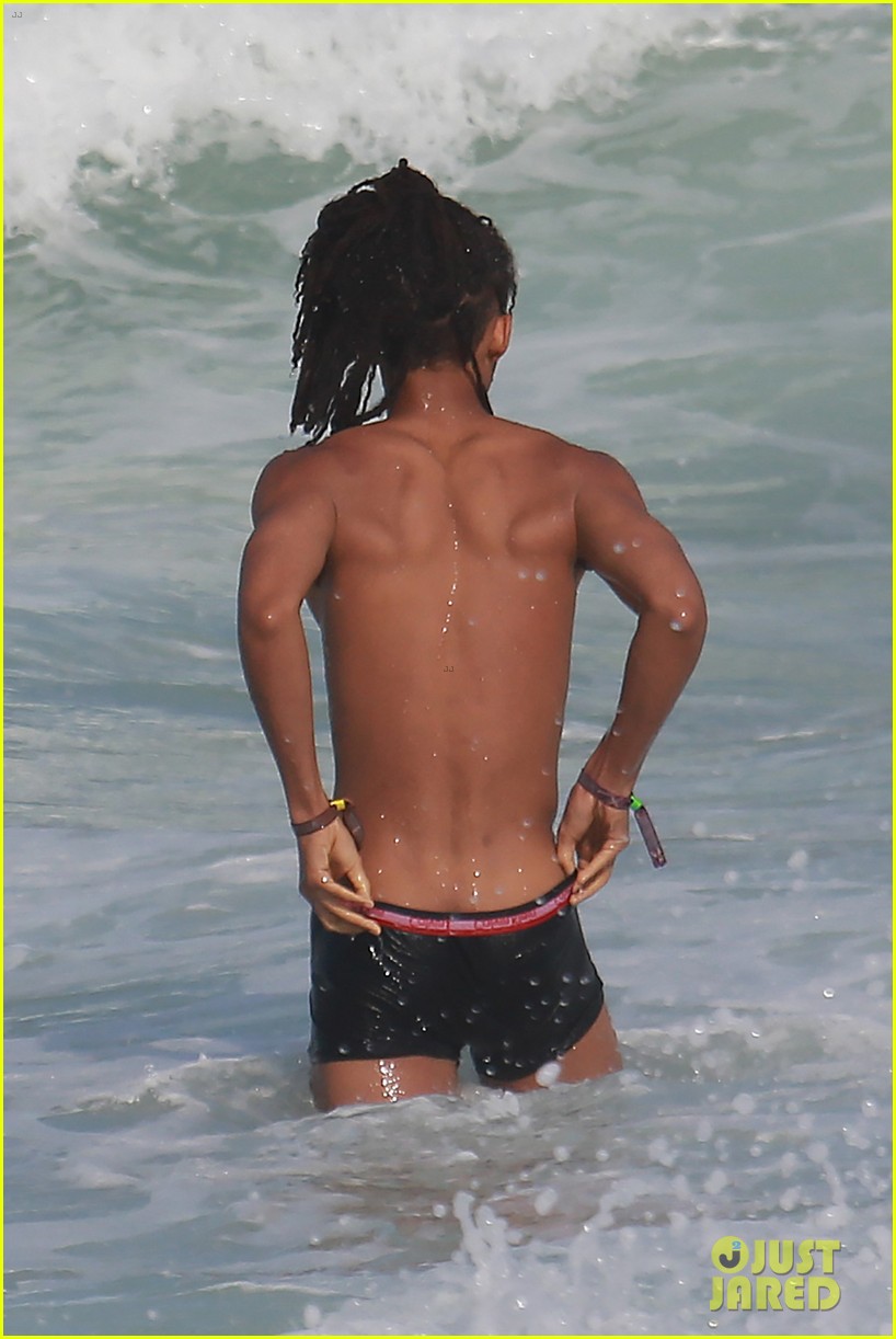 jaden smith wears just his calvins for a dip at the beach 14