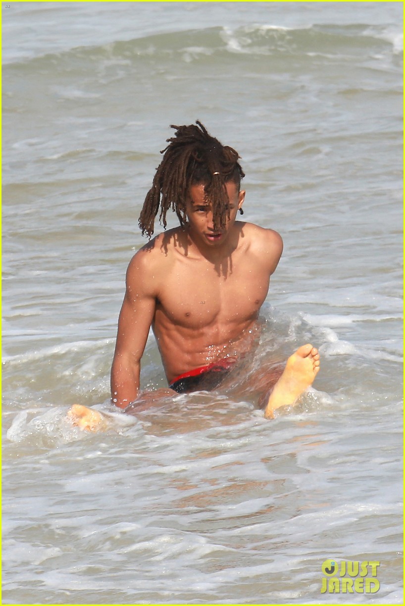 jaden smith wears just his calvins for a dip at the beach 19