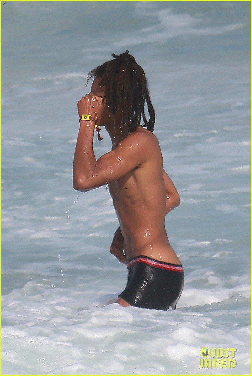 jaden smith wears just his calvins for a dip at the beach 26