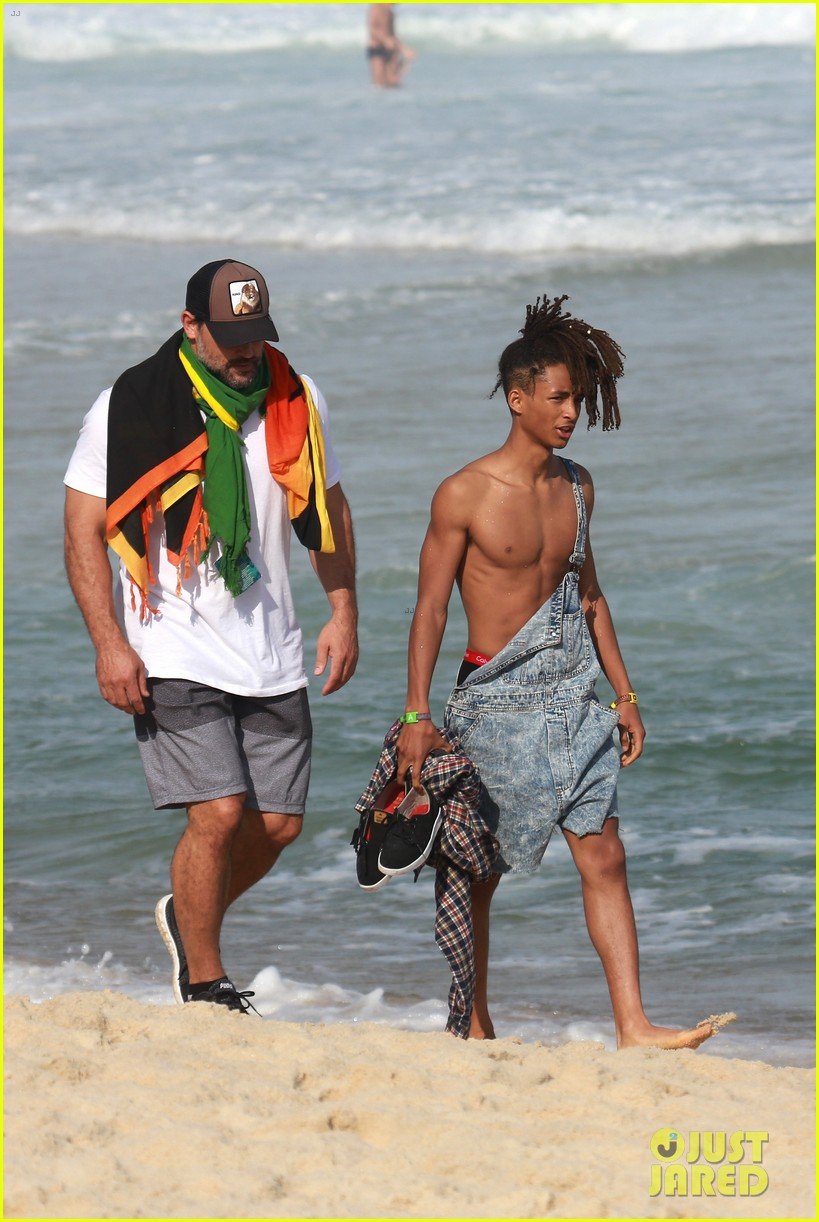 jaden smith wears just his calvins for a dip at the beach 31