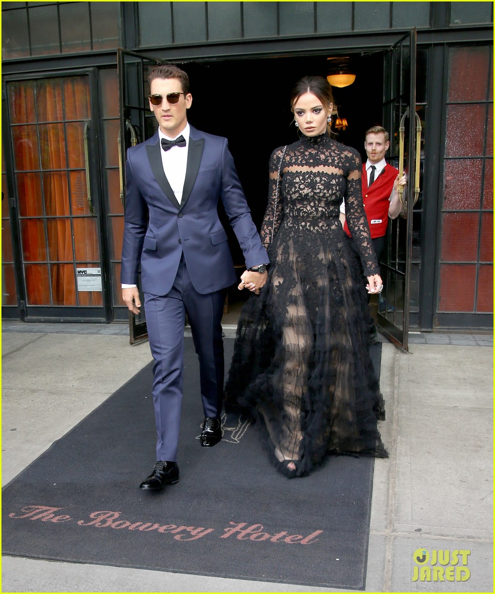 miles teller keleigh arrive met gala 04