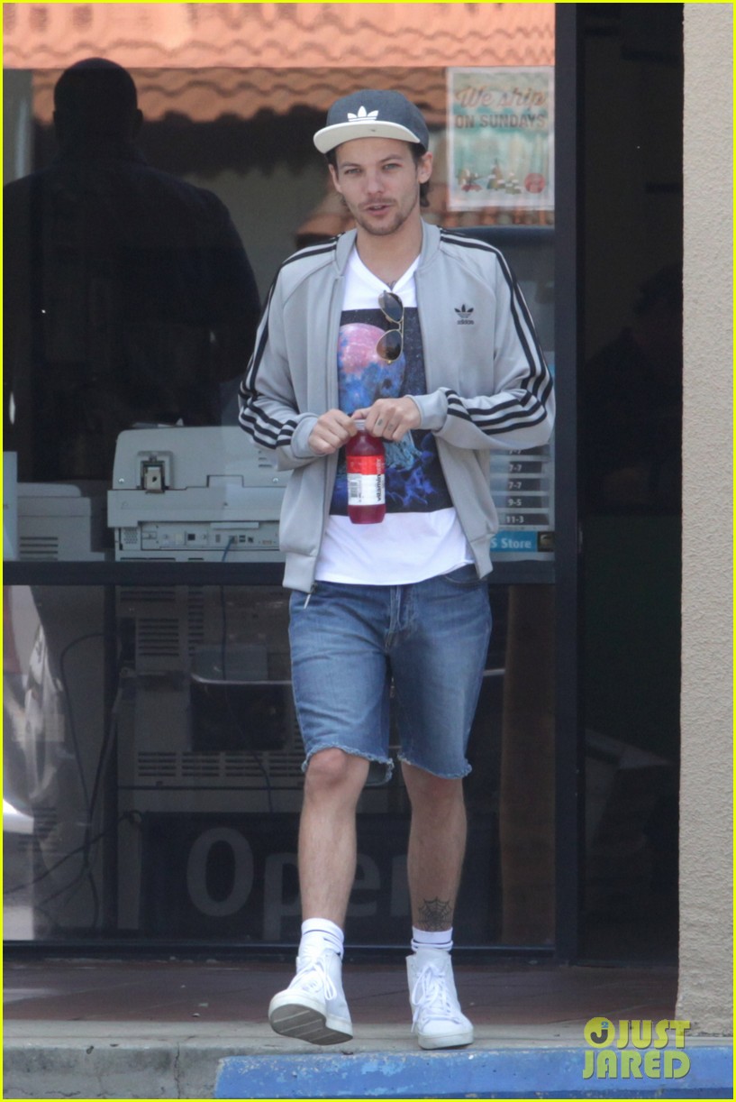 Louis Tomlinson Flashes His Tattoos While Out Shopping | Photo 965020 ...