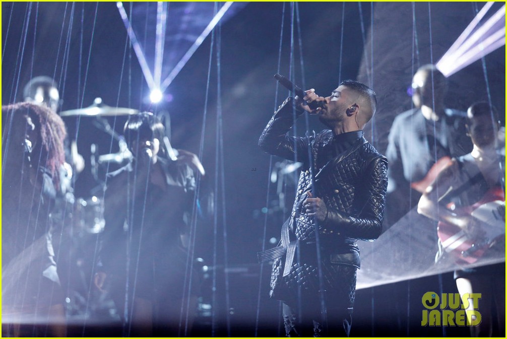 Zayn Malik Performs New Single 'Like I Would' on Finale of 'The Voice ...