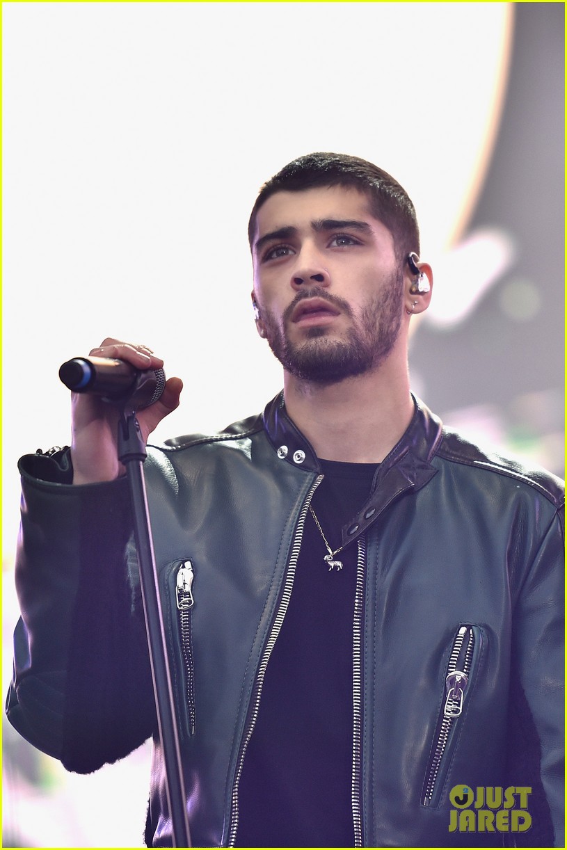 Zayn Malik Rocks Solo Set at Wango Tango 2016 | Photo 970727 - Photo