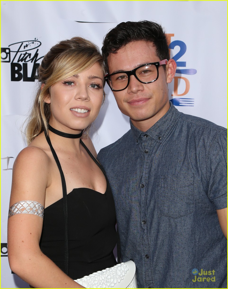 Jennette Mccurdy And Allie Gonino Step Out For Lost In America Screening Photo 986028 Photo 4509