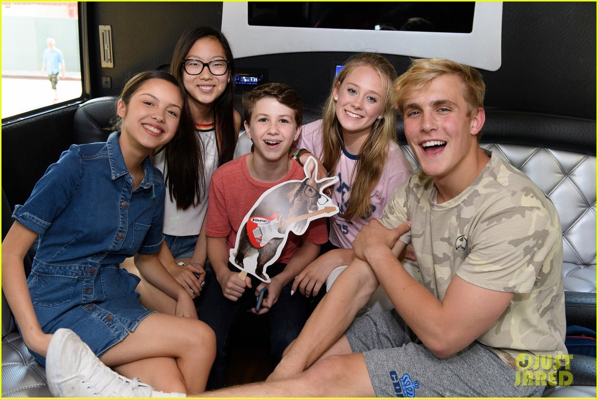 The 'bizaardvark' Cast Visits Their Hollywood Billboard! 