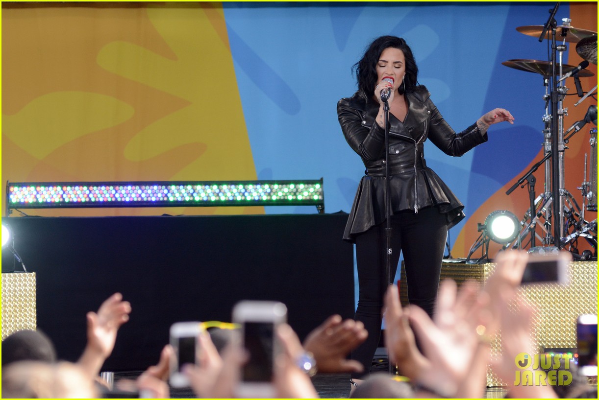 Demi Lovato Says She Might Bring Some Country To Her Next Album | Photo ...