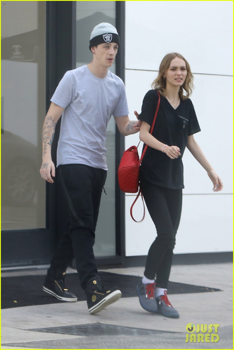 Full Sized Photo of lily rose depp red bag ash stymest 06 | Lily-Rose