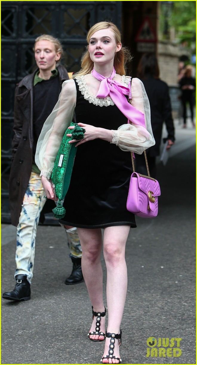 Elle Fanning Sports A Serious Bow At Gucci Cruise Show In London Photo 979005 Photo Gallery 