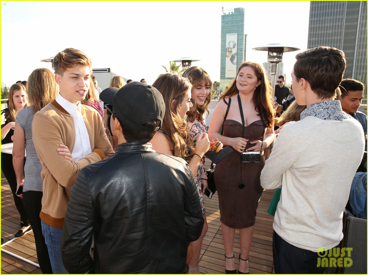 Landry Bender Meets Up With Best Friends Cast At Jjj And Disney S Mxyz Party Photo 983414