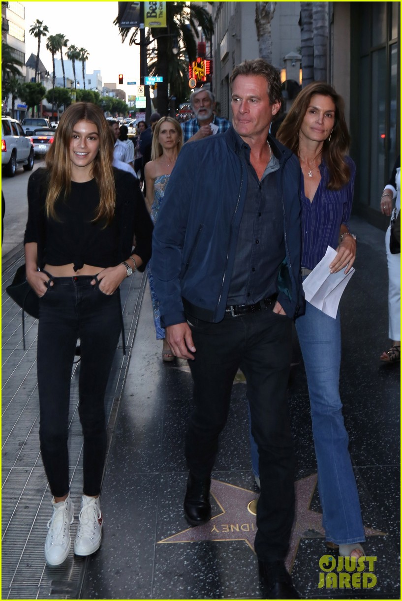 Full Sized Photo of kaia gerber mom cindy crawford are basically twins ...