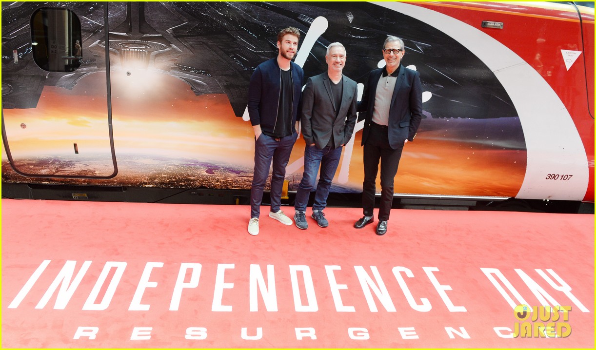 Liam Hemsworth & Miley Cyrus Share Throwback Pic In Memory of Muhammad