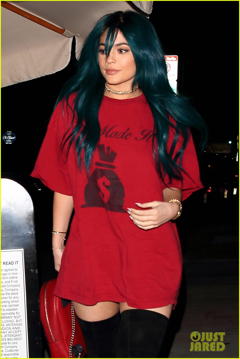 Full Sized Photo of kylie jenner debuts blue hair 06 Kylie Jenner