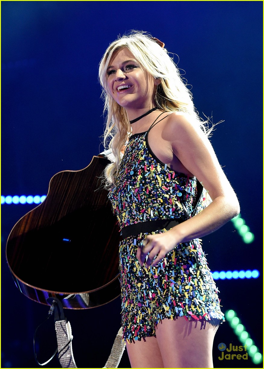 Full Sized Photo of kelsea ballerini cma festival performance pics 01