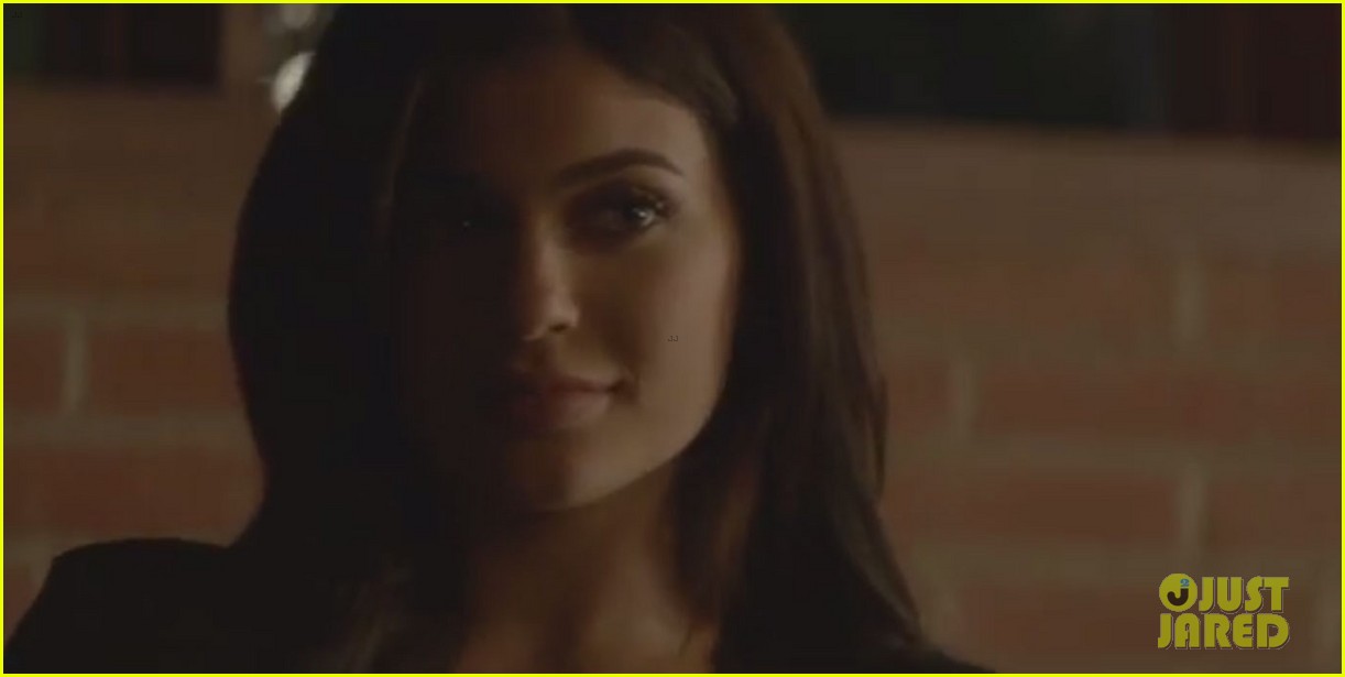 Kylie Jenner & PartyNextDoor Make Out in His New Video Watch Now(02)