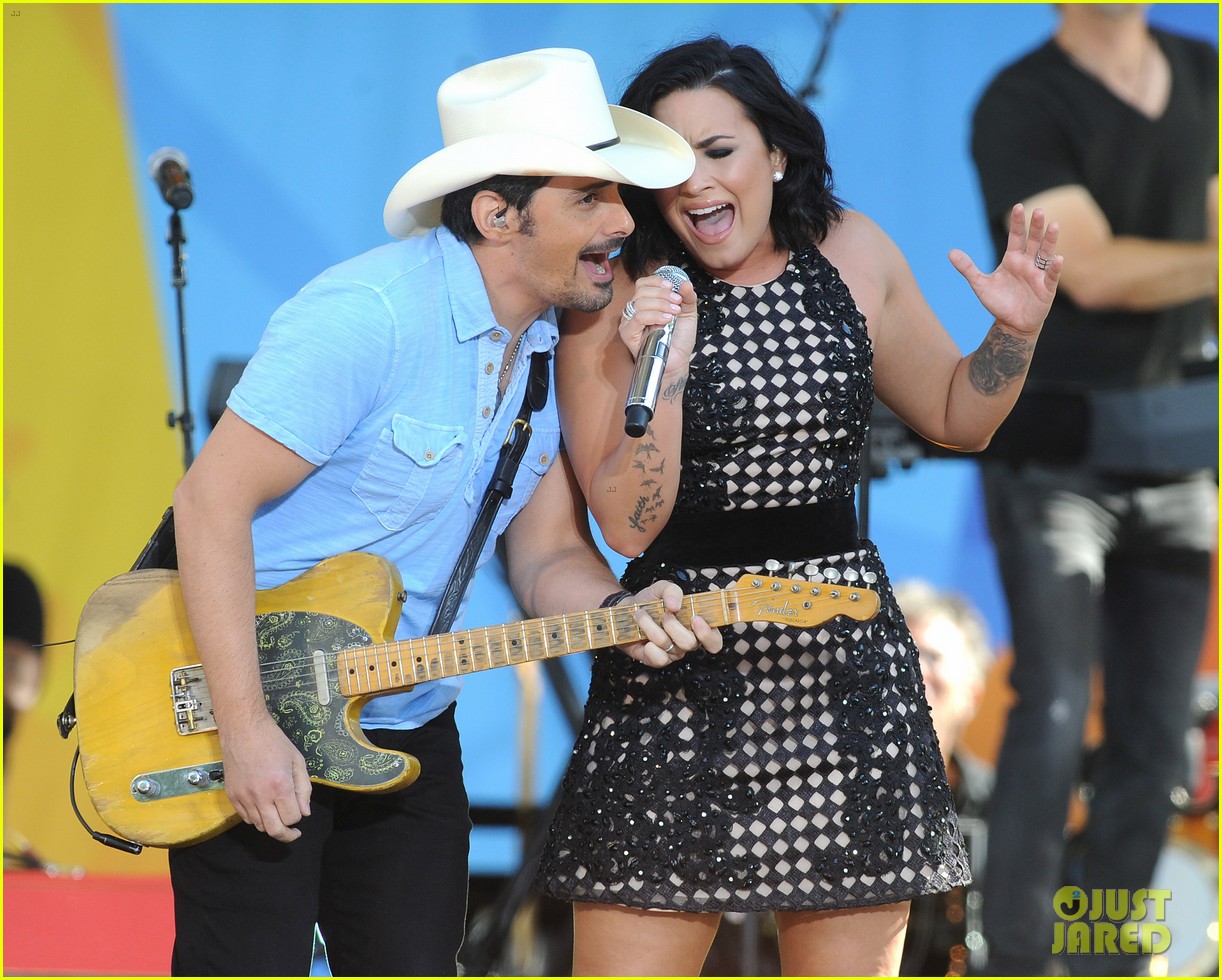 Demi Lovato Gives Surprise Performance During Brad Paisley's 'GMA