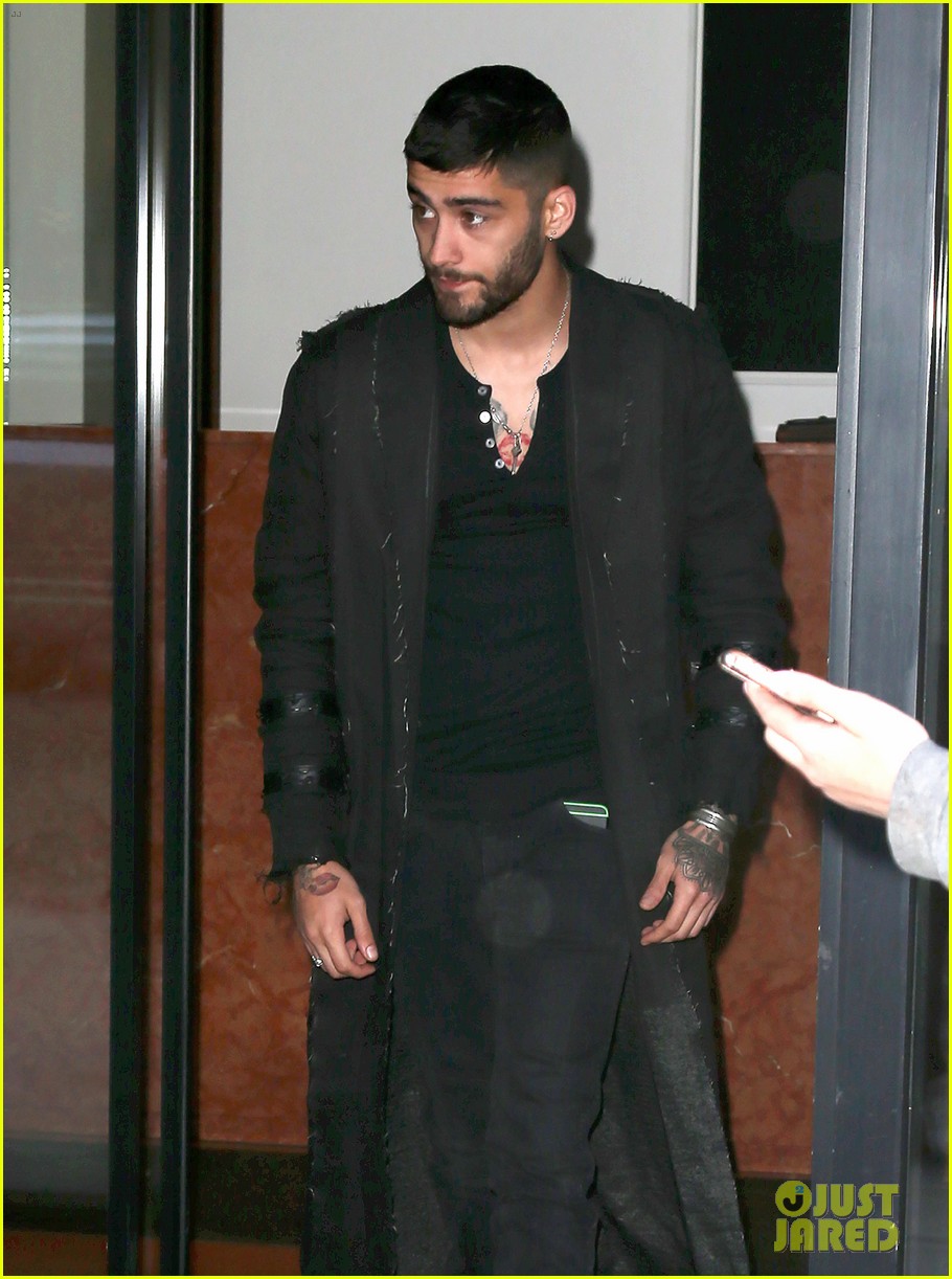 Zayn Malik Spotted Leaving Gigi Hadids Nyc Apartment Photo 981883 Photo Gallery Just 