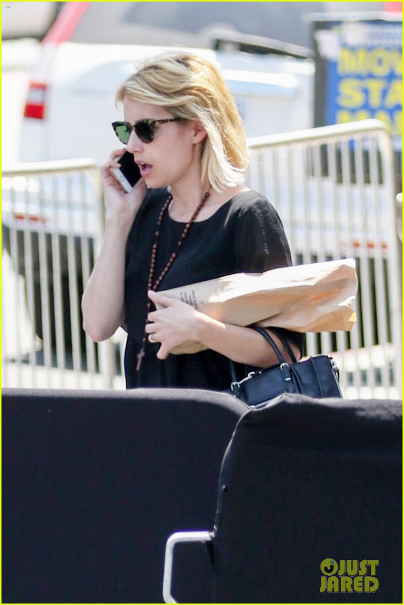 Emma Roberts Jokes Around with a Friend on Instagram! Photo 988181