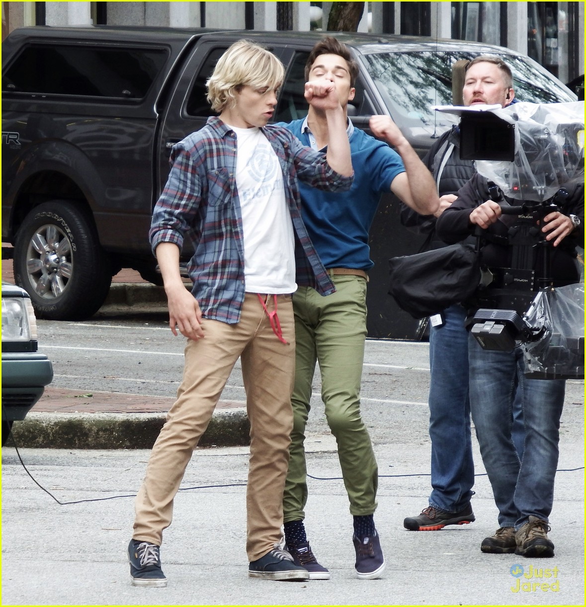 ross-lynch-fights-markian-tarasiuk-on-status-update-movie-set-photo