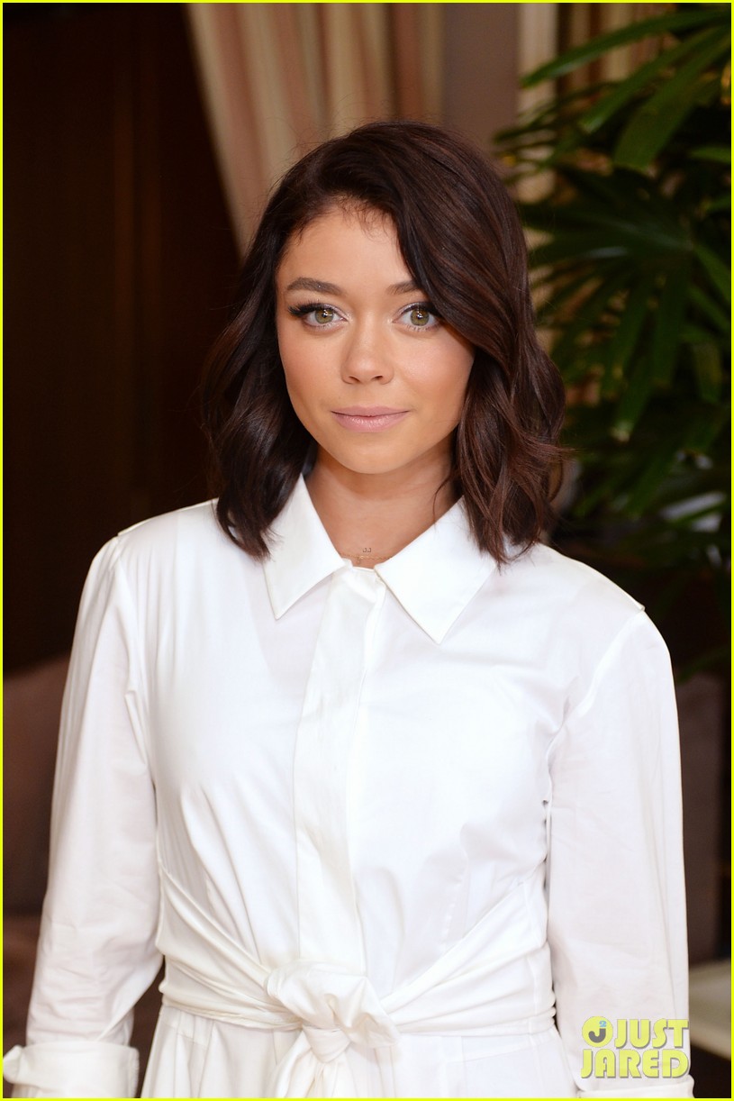 Full Sized Photo of sarah hyland dark hair glamour event 01 Sarah