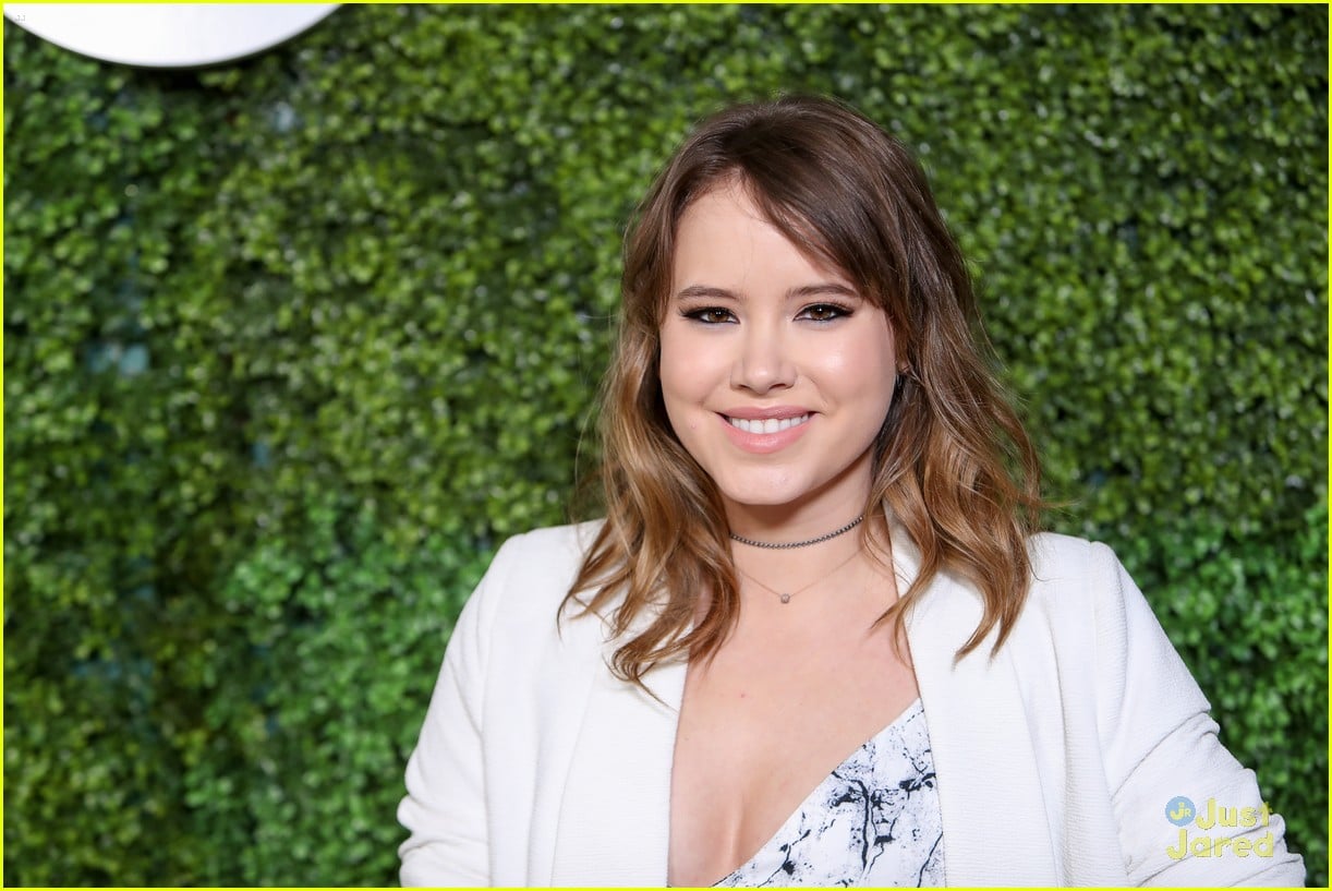 Taylor Spreitler Reps 'Kevin Can Wait' at CBS Summer Soiree | Photo ...