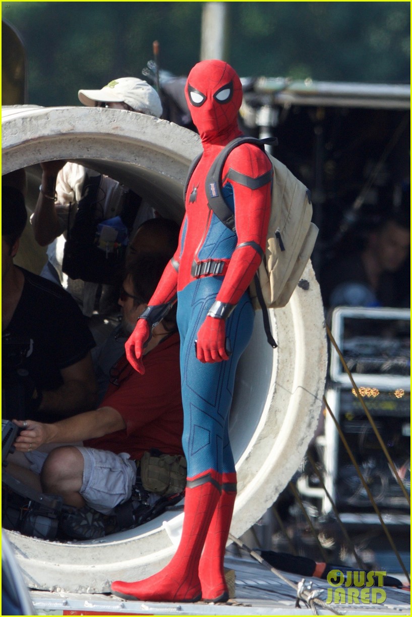 Full Sized Photo of tom holland spider man costume first look set 14 ...