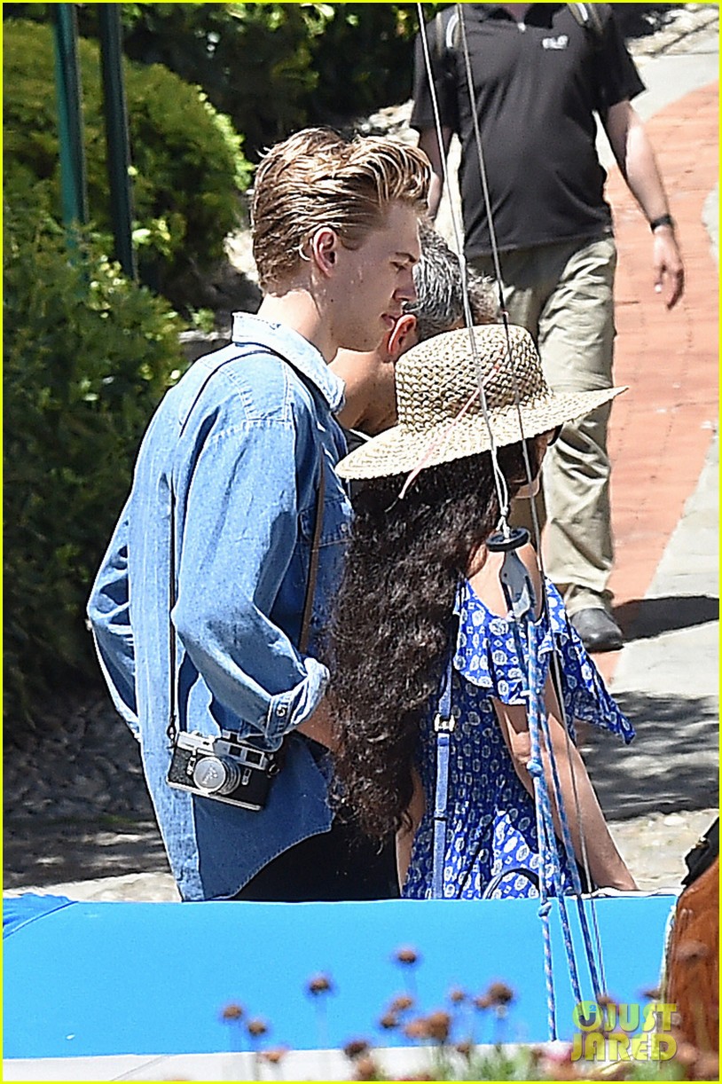 Full Sized Photo of vanessa hudgens austin butler vacation italy 14